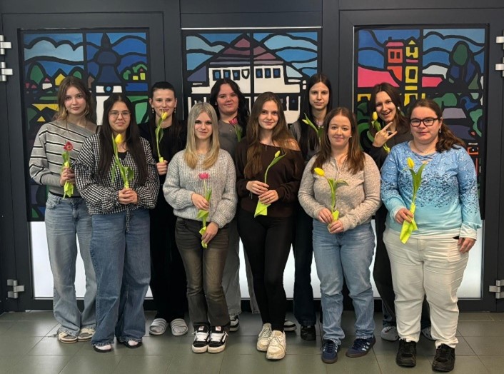 Bild 2 Kinderbetreuerin